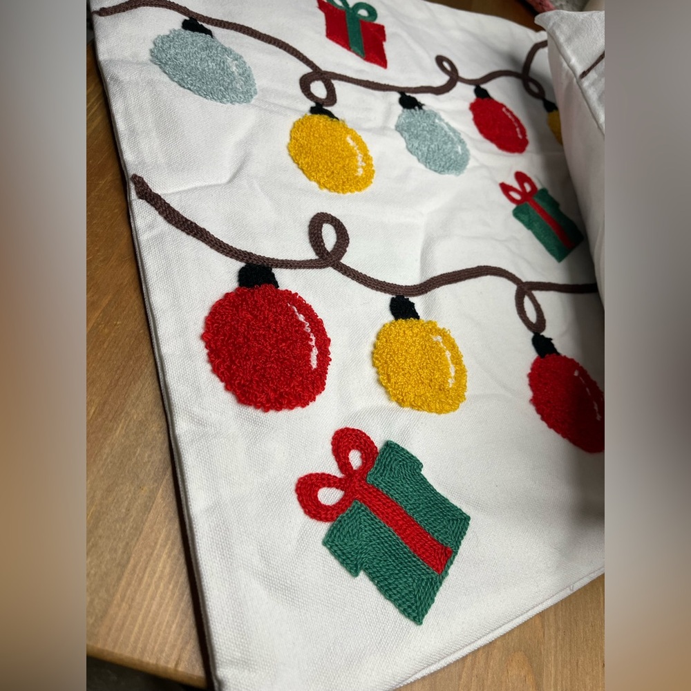 Festive Holiday Pillow Cases. Pillows not included. 1 set (2pcs). - Picture 4 of 10